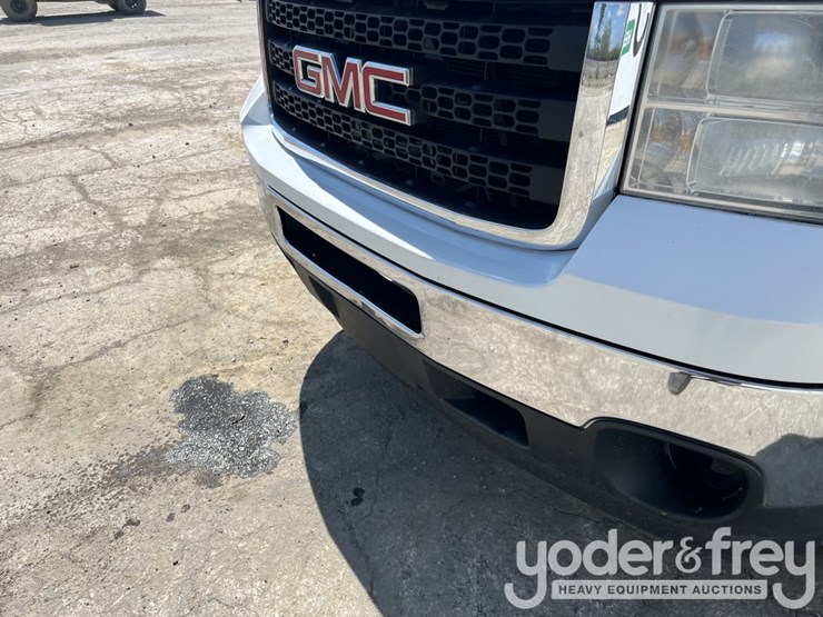 2011-gmc-sierra-2500hd-image-43