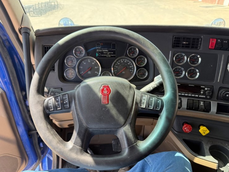 2020-kenworth-t680-image-19
