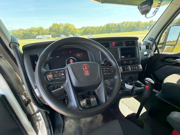 2023-kenworth-t880-image-24