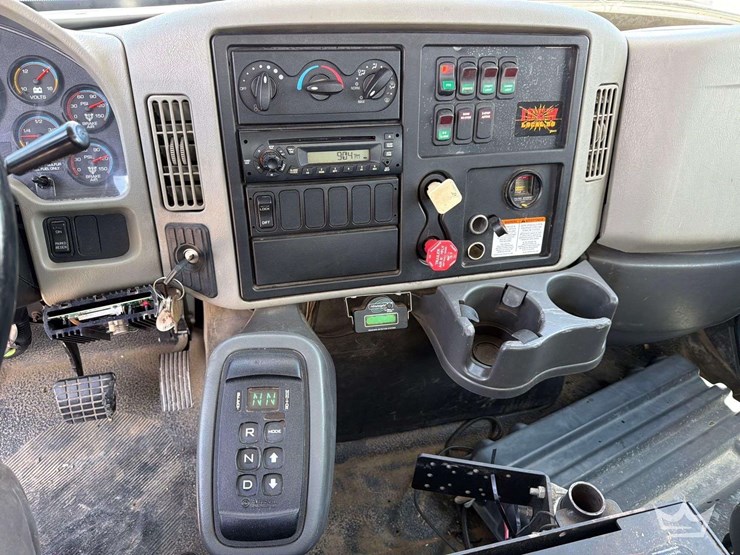 2014-international-durastar-4300-image-52