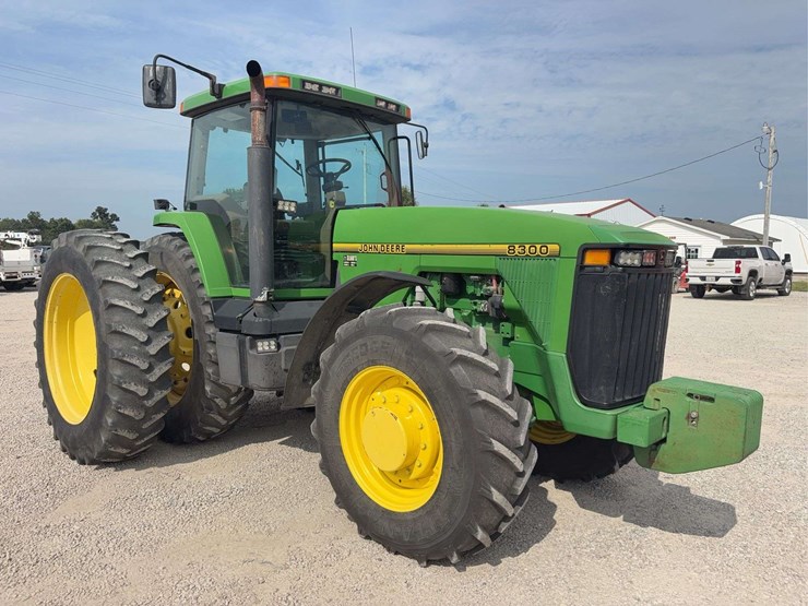 1995-john-deere-8300-image-3