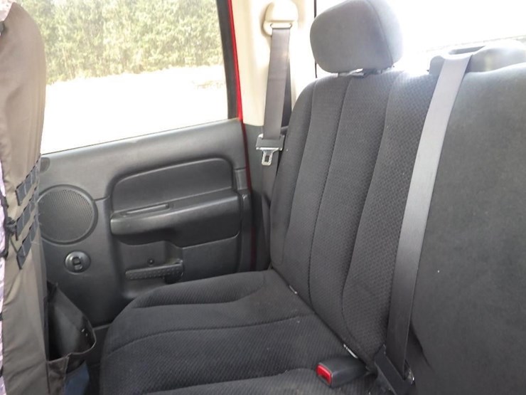 2004-dodge-2500-image-25