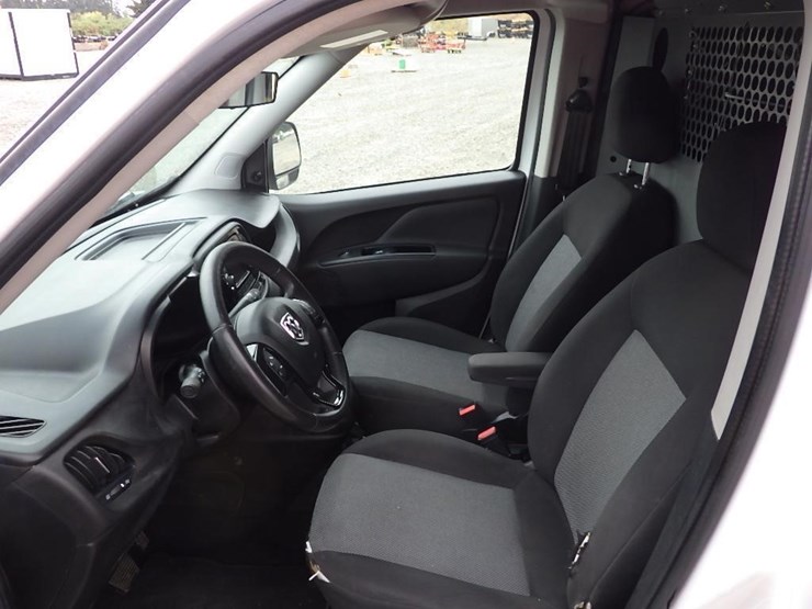 2017-ram-promaster-city-image-23