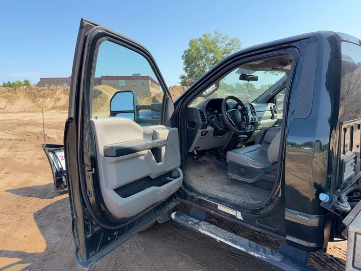 2017-ford-f550-xl-image-25