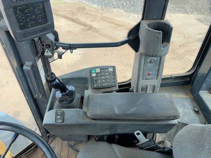 2009-deere-544k-image-24