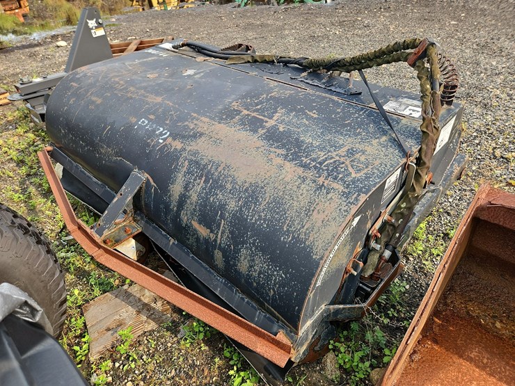 bradco-br72-sweeper-attachment-image-1