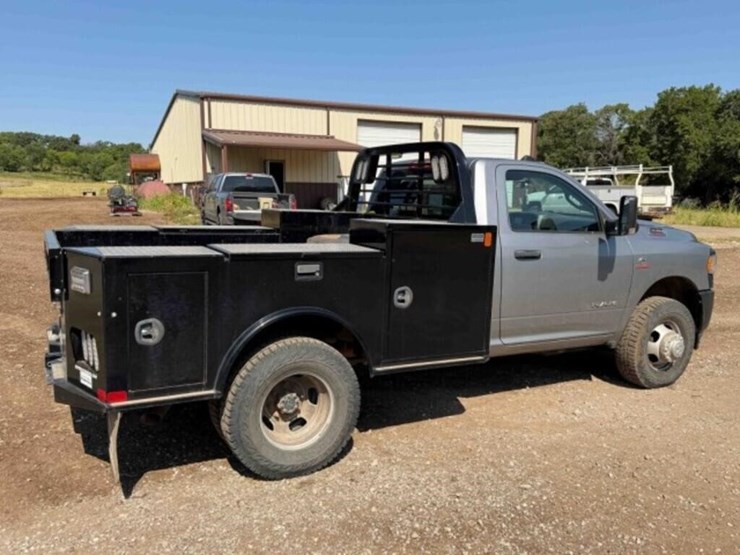 2019-ram-3500-tradesman-image-2
