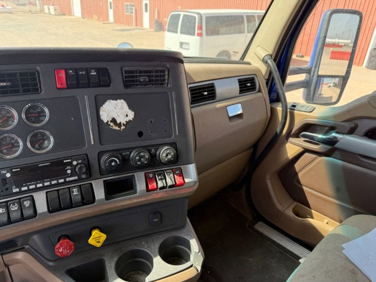 2020-kenworth-t680-image-18