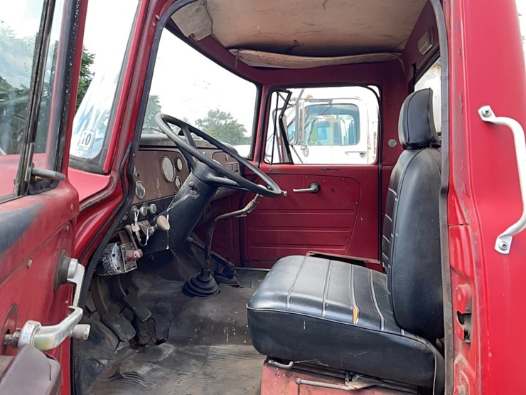 international-1700-fuel-truck-vn:10672cha37226-image-9