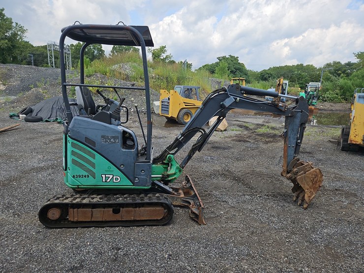 2012-deere-17d-image-6