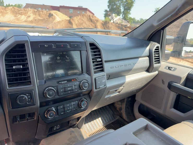 2019-ford-f350stx-utility-truck-image-29