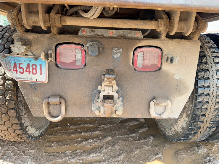 2020-volvo-vhd-tri/a-dump-truck-image-13
