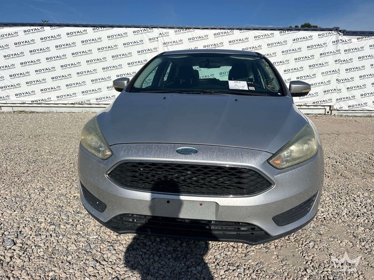 2015-ford-focus-hatchback-image-26