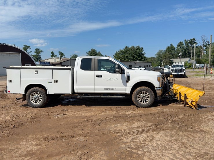 2019-ford-f350stx-utility-truck-image-6