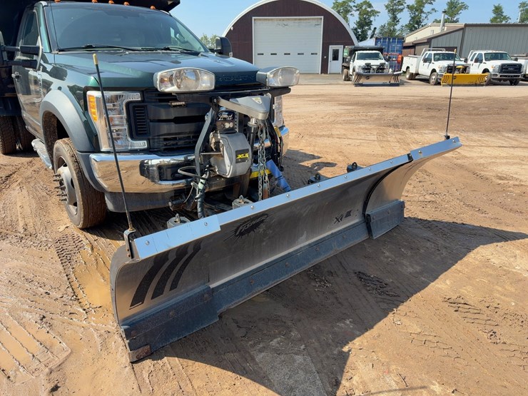 2017-ford-f550-xl-image-8