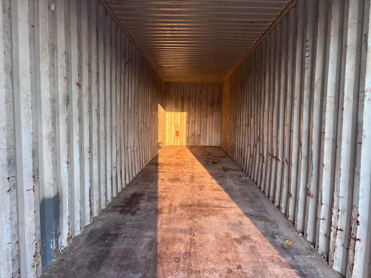 #1242-•-40ft-container-image-3