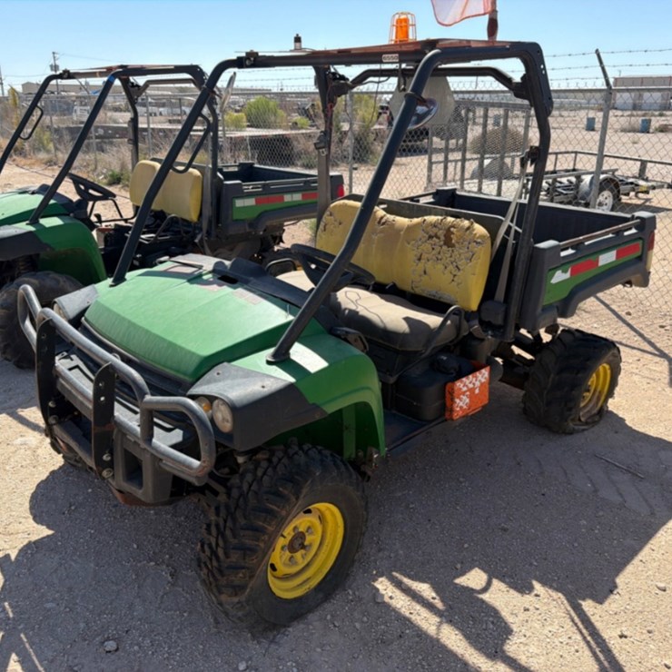 JOHN DEERE GATOR