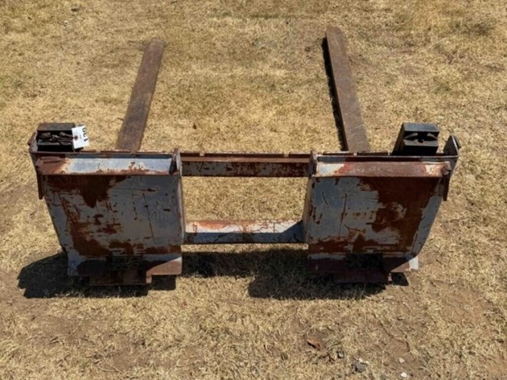 skid-steer-pallet-forks-image-4
