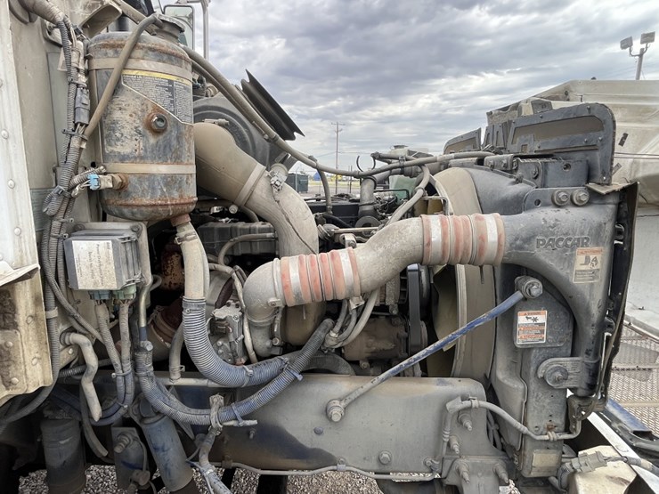 2012-peterbilt-337-image-13