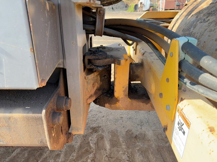 2011-volvo-sd45d-image-11
