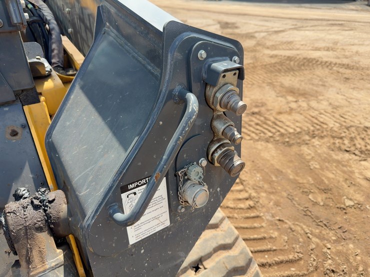 2023-deere-333g-image-11