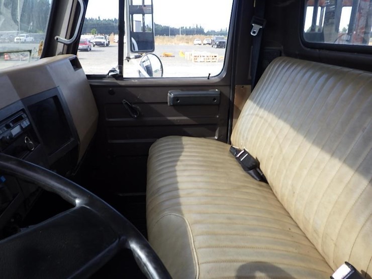 1992-international-4700-image-32
