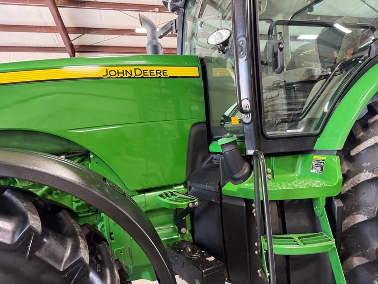 2011-john-deere-8285r-image-38