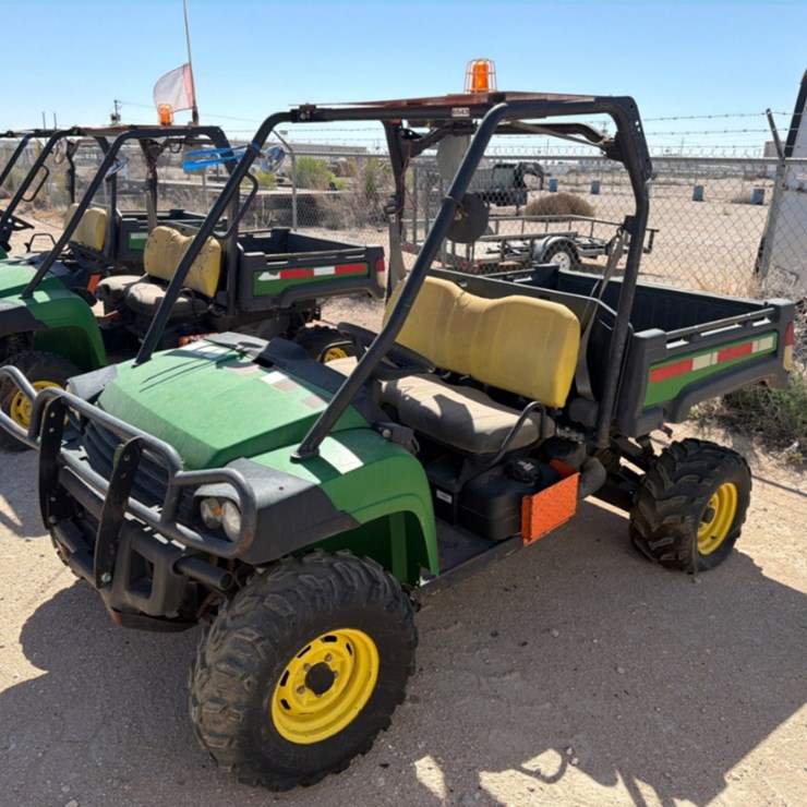 JOHN DEERE GATOR