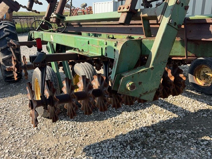 john-deere-325-image-15