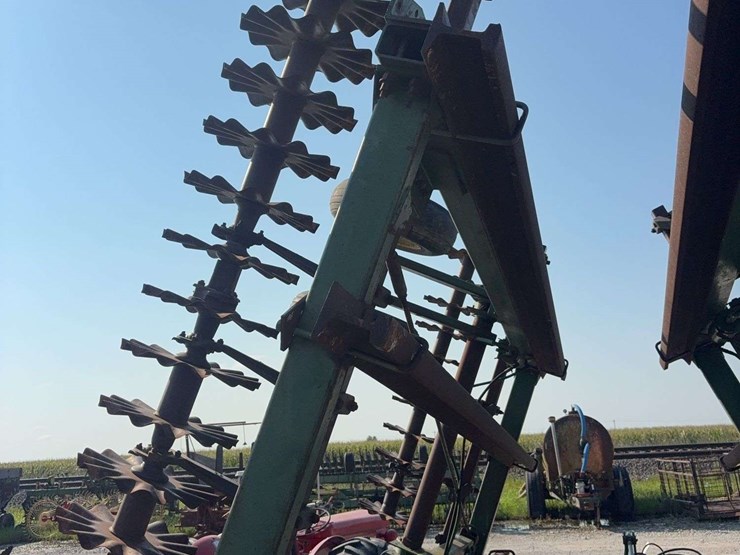 john-deere-325-image-12