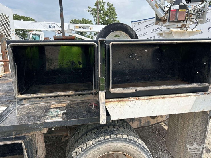 2010-ford-f550-image-21