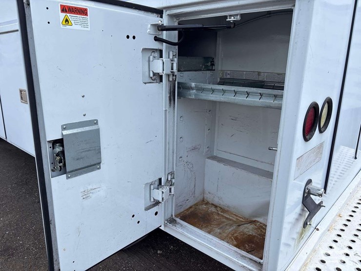 2016-ford-transit-image-23