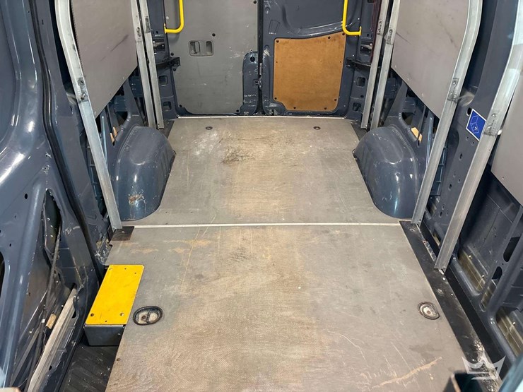 2018-mercedes-benz-sprinter-2500-image-16