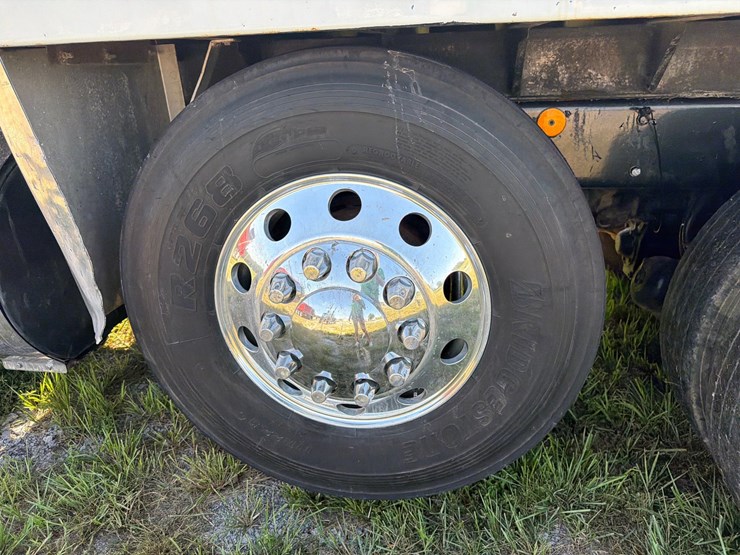 2023-kenworth-t880-image-11
