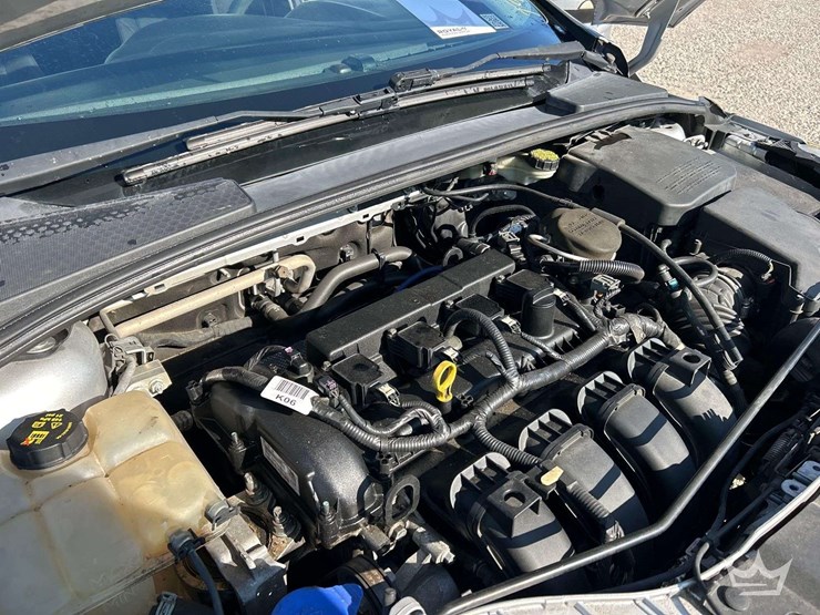 2015-ford-focus-hatchback-image-10