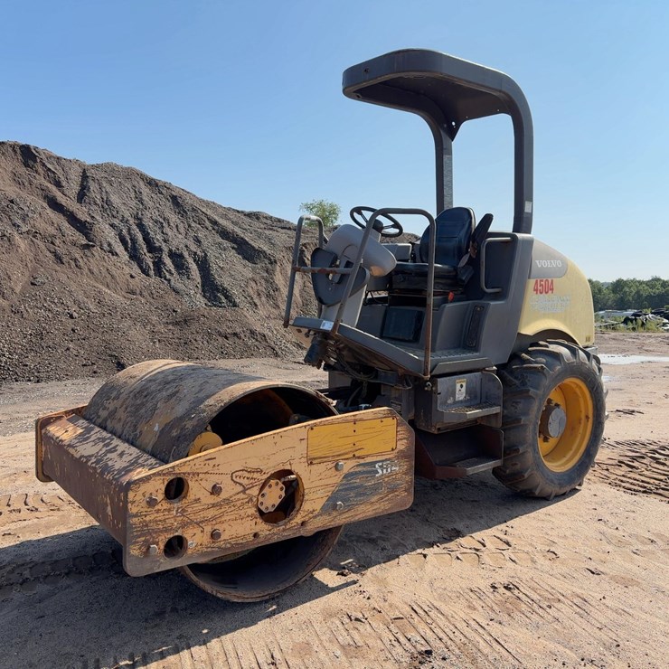 2011 VOLVO SD45D