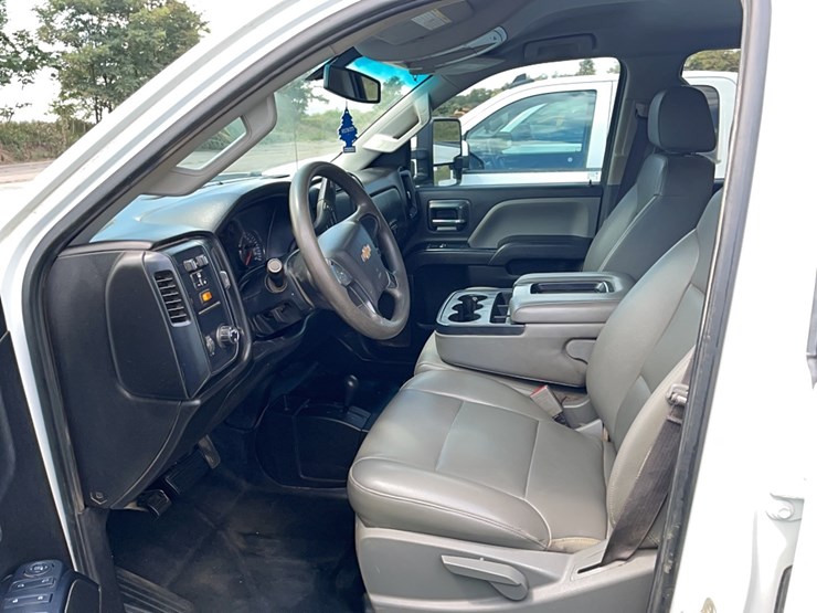 2017-chevrolet-2500hd-image-11