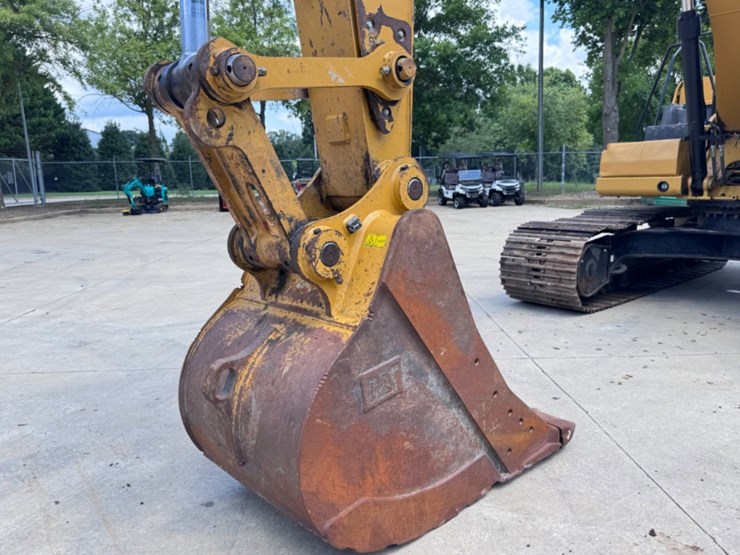 2021-caterpillar-320gc-image-8