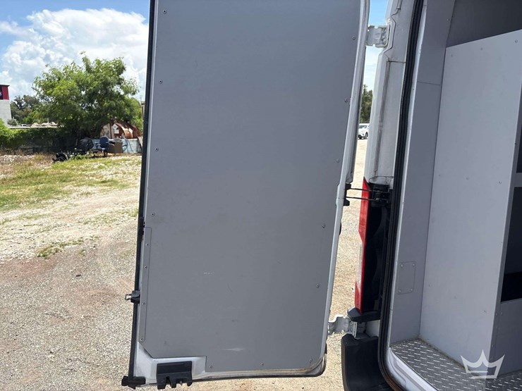 2022-ford-transit-image-25