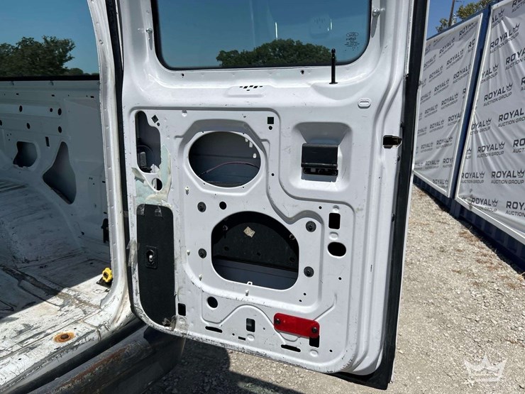 2014-ford-e-350-cargo-van-image-22