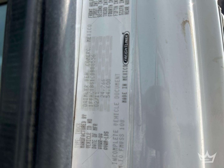 2012-freightliner-m2-106-image-5