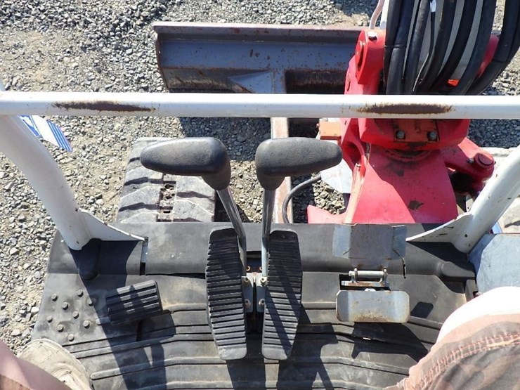 takeuchi-tb240-image-39