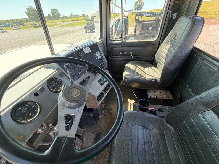 2000-mack-dm690sx-image-23