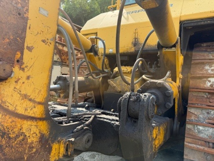 caterpillar-d10-image-14