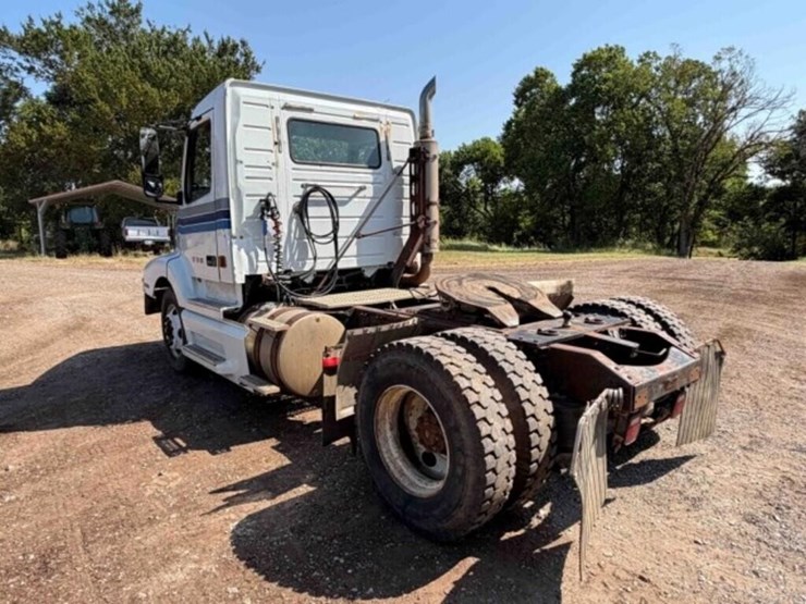 1998-volvo-semi-image-6
