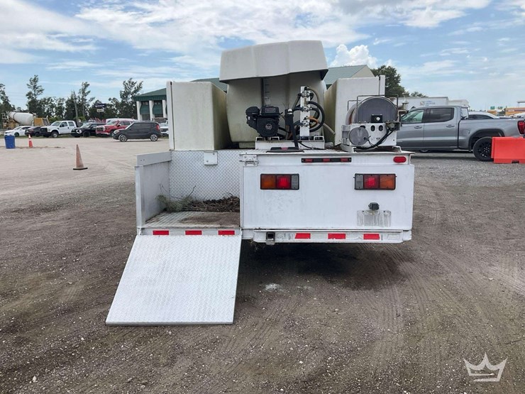2013-mitsubishi-fuso-fec72s-image-19