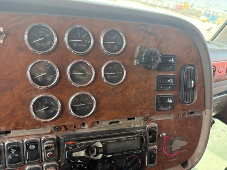 2009-peterbilt-386-image-10