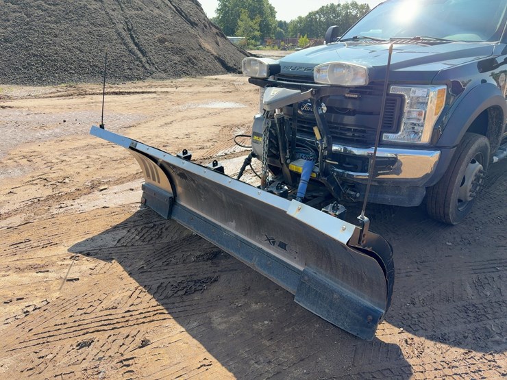 2017-ford-f550-xl-image-9