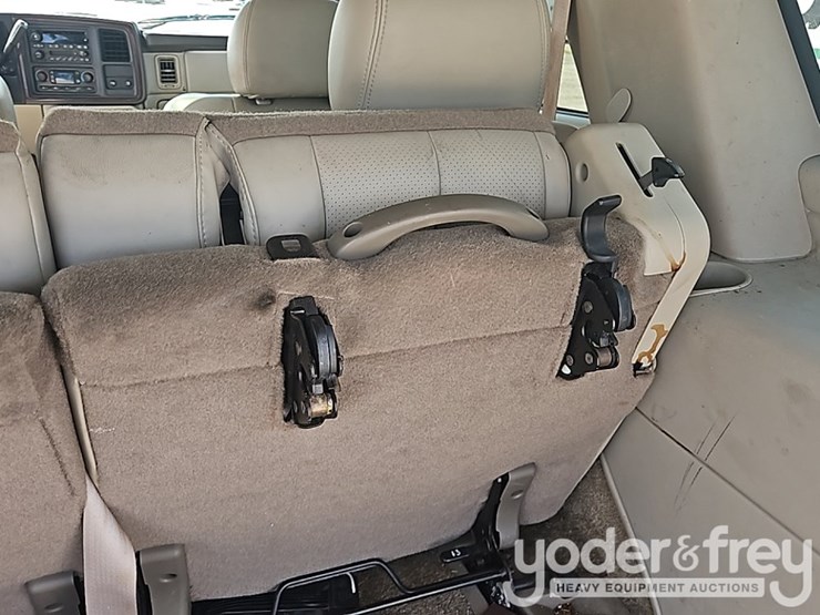 2003-cadillac-escalade-image-24