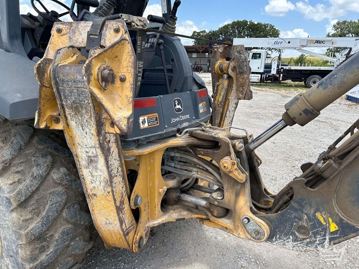 2018-deere-310l-image-25